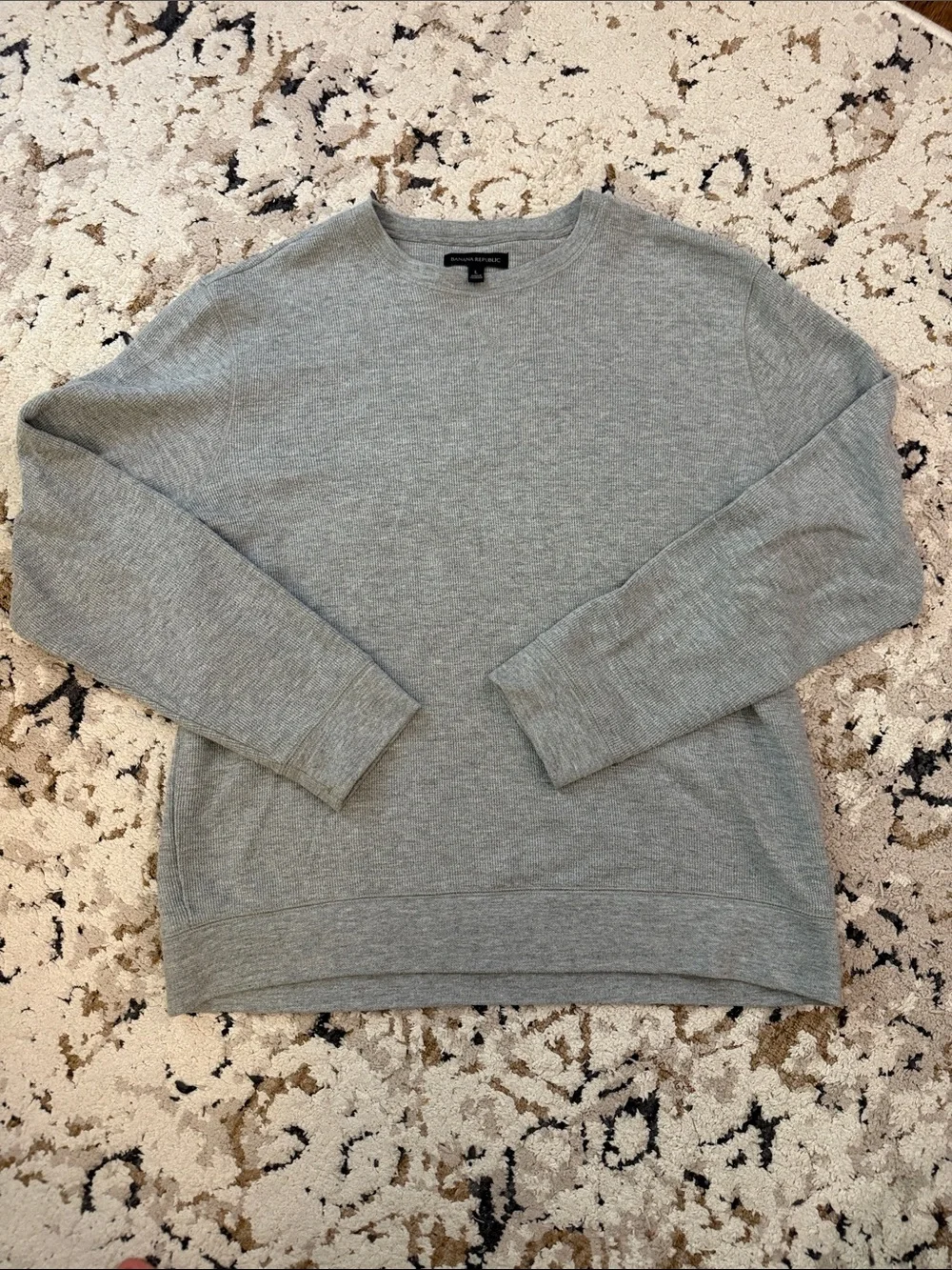 Banana Republic Men's Light Gray Crewneck Long Sleeve Shirt / Size Large (L)